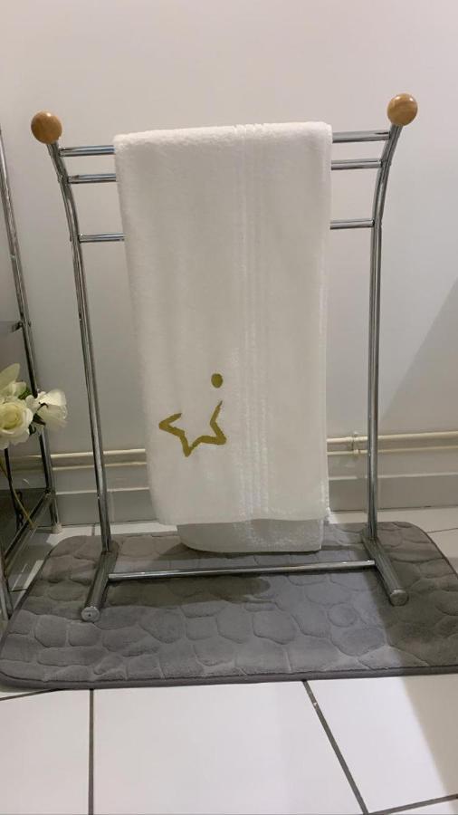 אובייר Chambre D'Hotes The Yellow Cube מראה חיצוני תמונה